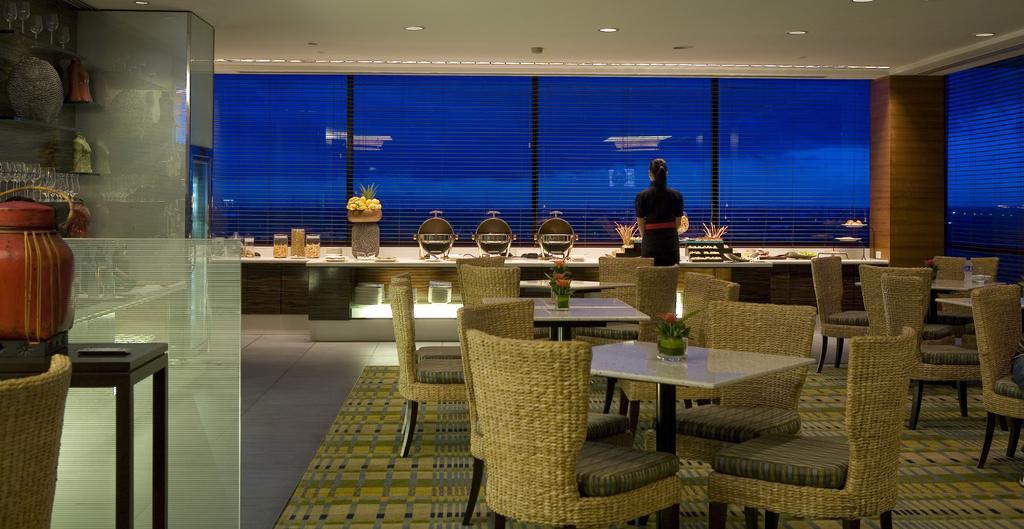 Hotel Intercontinental Manila à Makati City Extérieur photo
