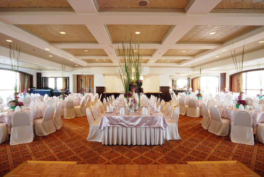 Hotel Intercontinental Manila à Makati City Extérieur photo